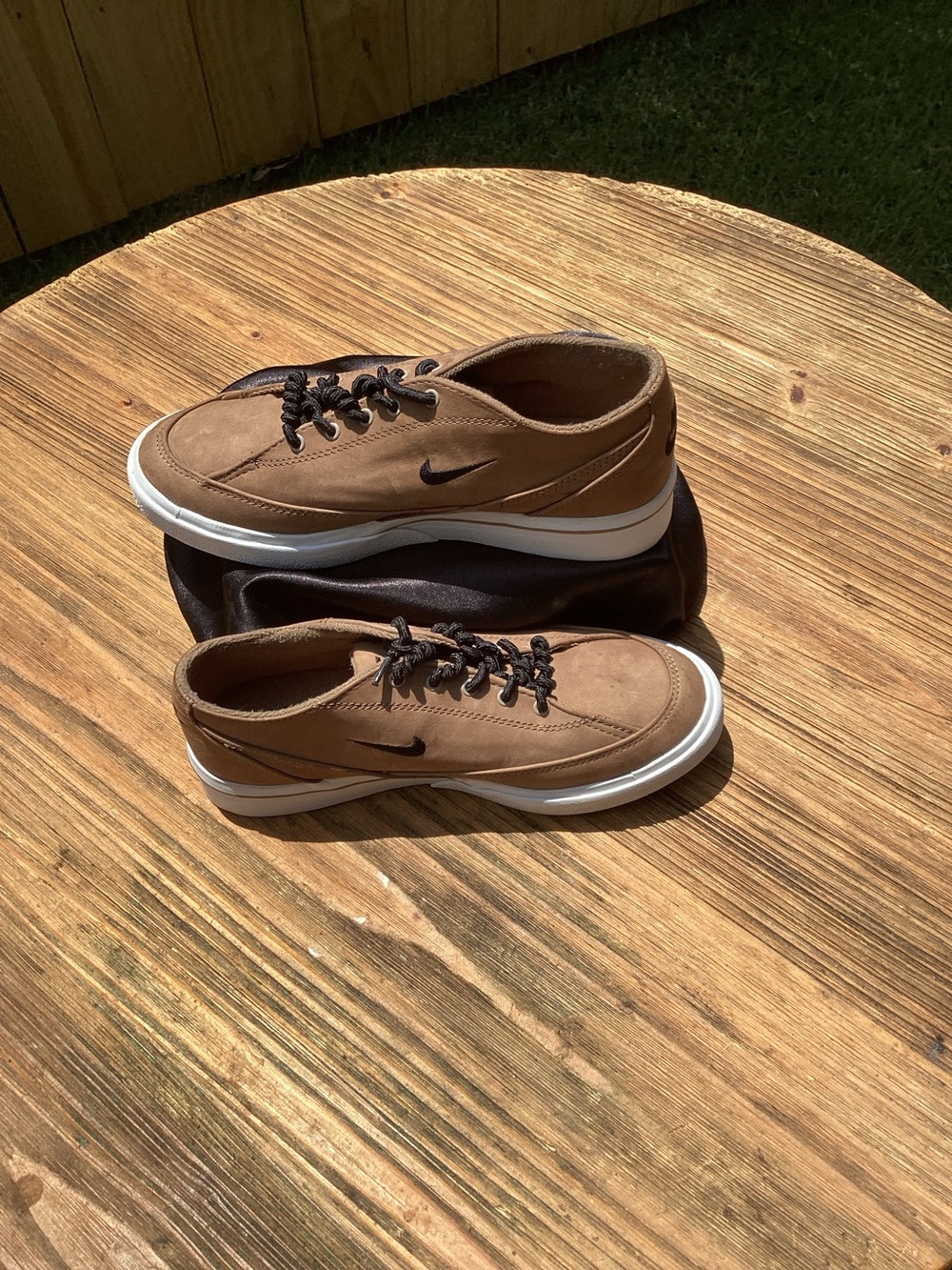 Nike Men’s Brown Low-Top Sneakers with White Midsoles
